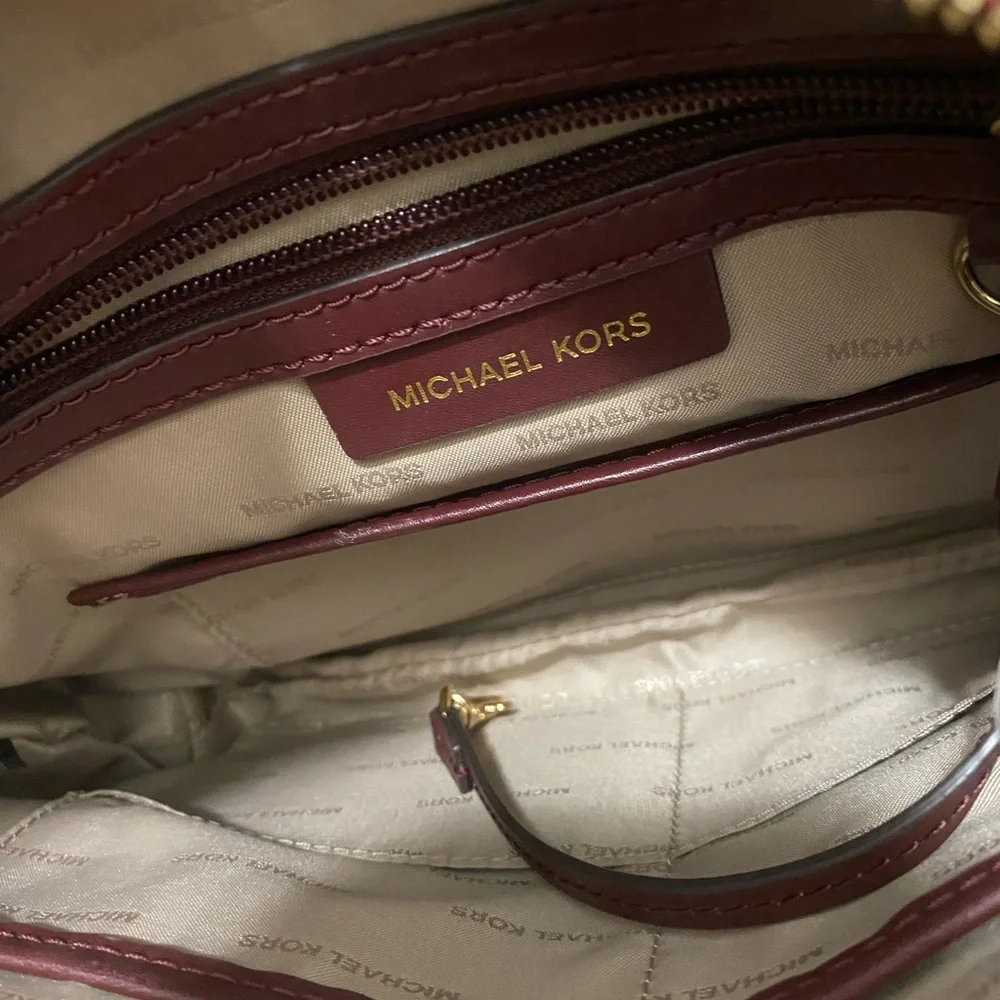 Michael Kors Mercer Gallery Satchel • Large • Reinforced Corners • Center Zip • - Picture 6 of 15